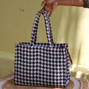 Box Tote for a Multitasker – Monochrome