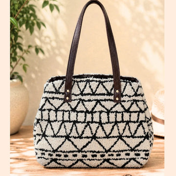 Sweet Snowline Tote Bag – 3 zipper